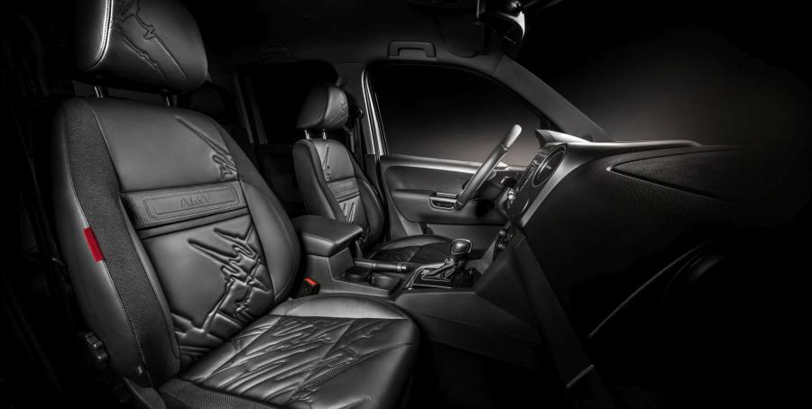 Интерьер Volkswagen Amarok by Carlex Design 2018 года  (фото 16 из 21)